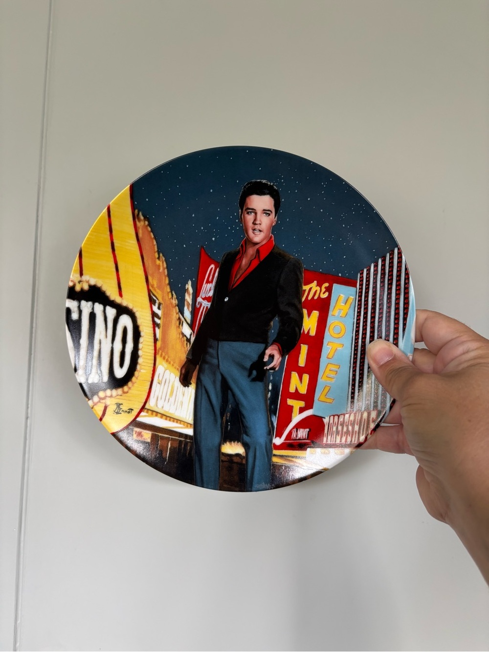 Elvis Presley 1990s Delphi "Viva Las Vegas" porcelain collectors plate